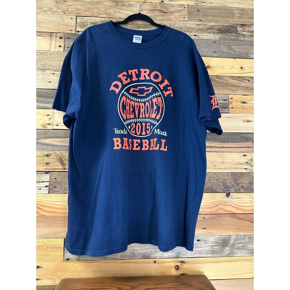 Gildan Heavy Cotton 2015 Detroit Chevrolet Baseball Graphic T-Shirt